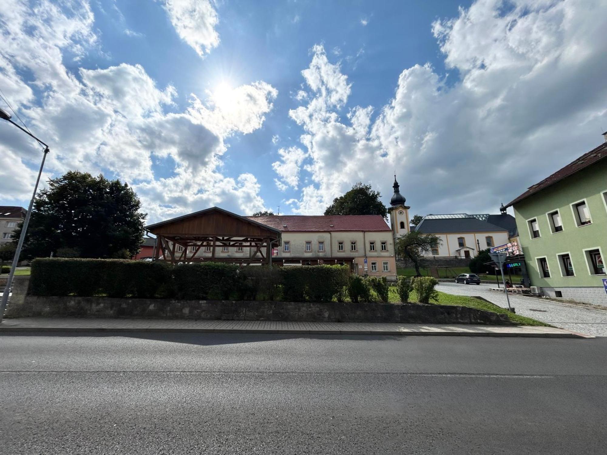 Ubytovani U Kostela Usti nad Labem Bagian luar foto